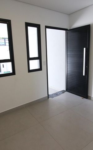 Casa à venda com 115m², 3 quartos e 2 vagasSala