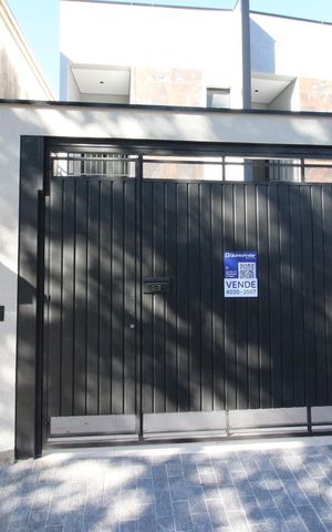 Casa à venda com 115m², 3 quartos e 2 vagasFachada