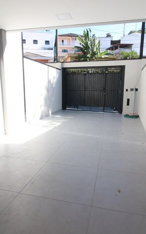 Casa à venda com 115m², 3 quartos e 2 vagasGaragem