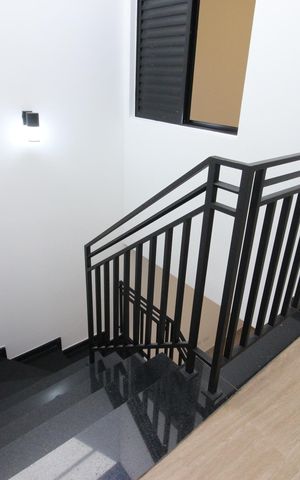 Casa à venda com 115m², 3 quartos e 2 vagasEscada