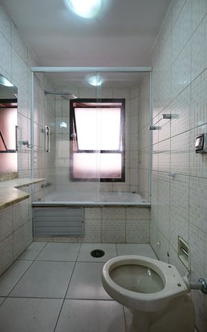 Apartamento para alugar com 176m², 3 quartos e 3 vagasBanheiro Suíte 