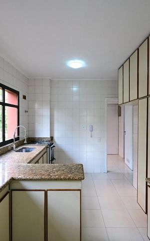 Apartamento para alugar com 176m², 3 quartos e 3 vagasCozinha