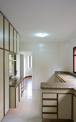 Apartamento para alugar com 176m², 3 quartos e 3 vagasCozinha