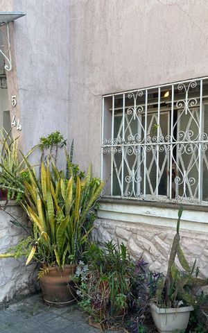 Casa à venda com 105m², 3 quartos e 1 vaga Casa à venda com 105m², 3 quartos e 1 vagaFachada