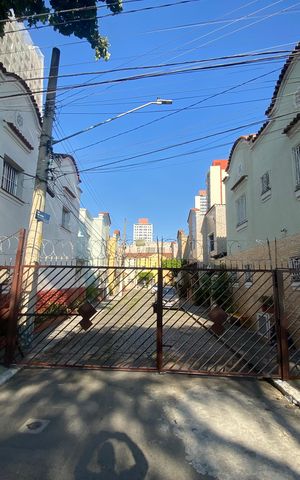 Casa à venda com 105m², 3 quartos e 1 vaga Casa à venda com 105m², 3 quartos e 1 vagaFachada