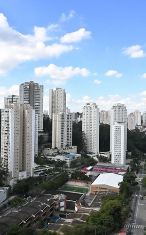Apartamento à venda com 117m², 2 quartos e 2 vagasVista da varanda da sala