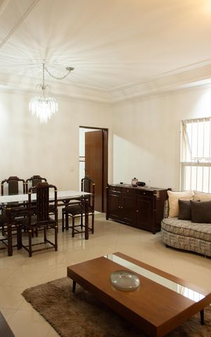 Casa à venda com 130m², 3 quartos e 4 vagas Casa à venda com 130m², 3 quartos e 4 vagasSala