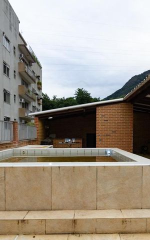 Apartamento à venda com 293m², 3 quartos e sem vaga Apartamento à venda com 293m², 3 quartos e sem vagaCobertura