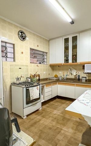 Casa à venda com 204m², 3 quartos e 2 vagas Casa à venda com 204m², 3 quartos e 2 vagasCozinha