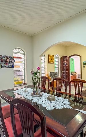 Casa à venda com 204m², 3 quartos e 2 vagas Casa à venda com 204m², 3 quartos e 2 vagasSala de Jantar