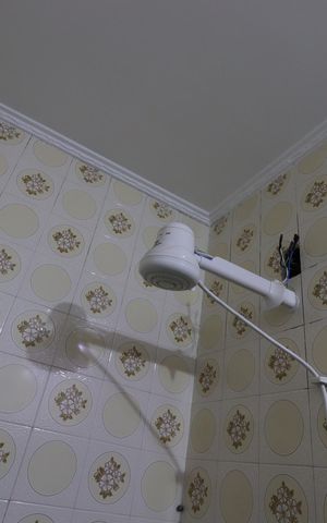 Casa à venda com 276m², 4 quartos e 6 vagasBanheiro Social - Chuveiro