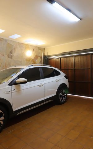 Casa à venda com 276m², 4 quartos e 6 vagasGaragem fechada
