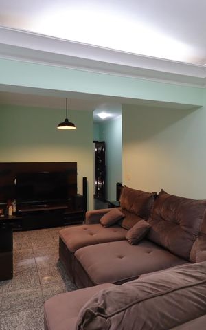 Casa à venda com 276m², 4 quartos e 6 vagasSala