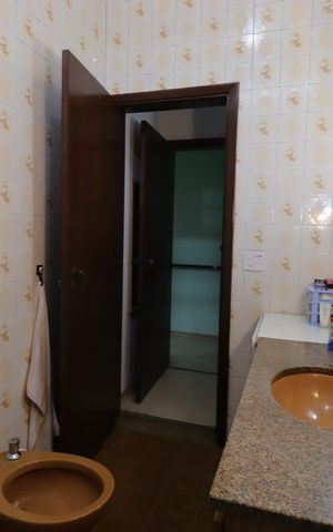 Casa à venda com 276m², 4 quartos e 6 vagasBanheiro da Suíte 1