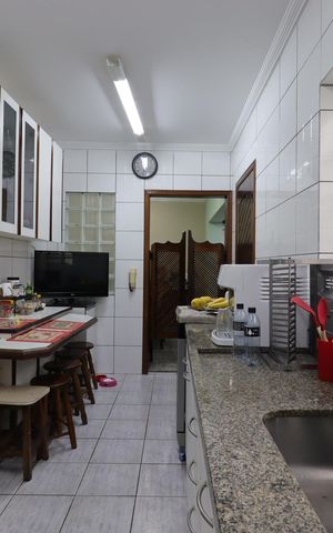 Casa à venda com 276m², 4 quartos e 6 vagasCozinha