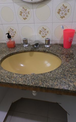 Casa à venda com 276m², 4 quartos e 6 vagasBanheiro Social - Pia