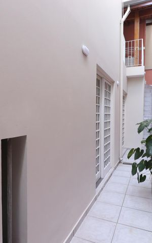 Casa à venda com 276m², 4 quartos e 6 vagasCorredor externo