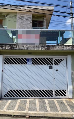 Casa à venda com 276m², 3 quartos e 2 vagas Casa à venda com 276m², 3 quartos e 2 vagasFachada