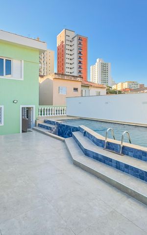 Casa à venda com 597m², 5 quartos e 8 vagas Casa à venda com 597m², 5 quartos e 8 vagasPiscina - Área de Lazer