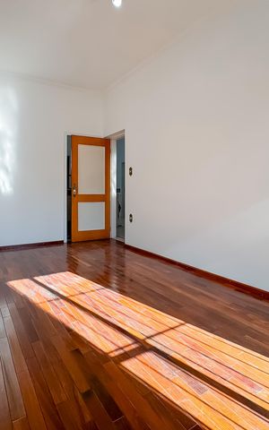 Casa à venda com 597m², 5 quartos e 8 vagas Casa à venda com 597m², 5 quartos e 8 vagasSuíte 1