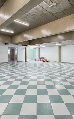 Casa à venda com 597m², 5 quartos e 8 vagas Casa à venda com 597m², 5 quartos e 8 vagasEspaço Salão de festas
