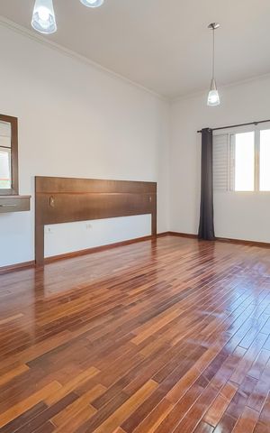 Casa à venda com 597m², 5 quartos e 8 vagas Casa à venda com 597m², 5 quartos e 8 vagasSuíte Master