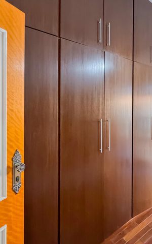 Casa à venda com 597m², 5 quartos e 8 vagas Casa à venda com 597m², 5 quartos e 8 vagasCloset da Suíte Master
