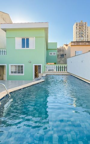 Casa à venda com 597m², 5 quartos e 8 vagas Casa à venda com 597m², 5 quartos e 8 vagasPiscina - Área de Lazer