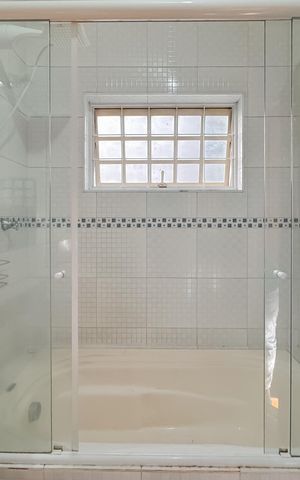 Casa à venda com 597m², 5 quartos e 8 vagas Casa à venda com 597m², 5 quartos e 8 vagasBanheiro da Suíte 2
