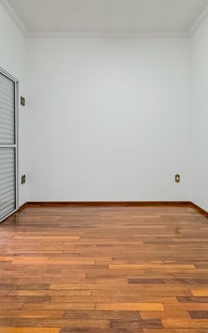 Casa à venda com 597m², 5 quartos e 8 vagas Casa à venda com 597m², 5 quartos e 8 vagasSuíte 3