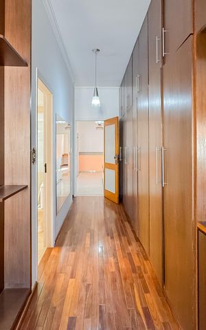 Casa à venda com 597m², 5 quartos e 8 vagas Casa à venda com 597m², 5 quartos e 8 vagasCloset da Suíte Master