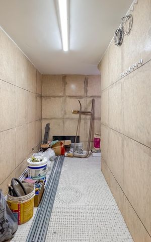 Casa à venda com 597m², 5 quartos e 8 vagas Casa à venda com 597m², 5 quartos e 8 vagasAdega / Depósito - Subsolo