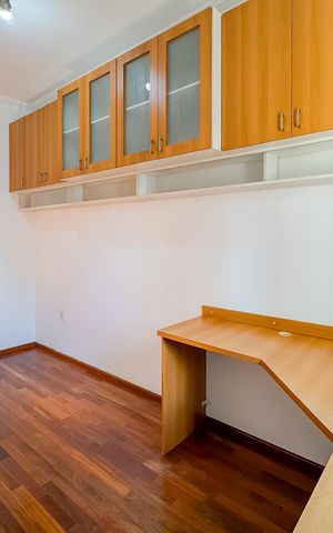 Casa à venda com 597m², 5 quartos e 8 vagas Casa à venda com 597m², 5 quartos e 8 vagasEscritório