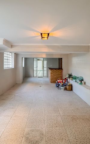 Casa à venda com 597m², 5 quartos e 8 vagas Casa à venda com 597m², 5 quartos e 8 vagasÁrea de Lazer