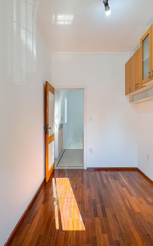 Casa à venda com 597m², 5 quartos e 8 vagas Casa à venda com 597m², 5 quartos e 8 vagasEscritório
