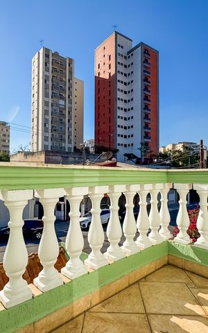 Casa à venda com 597m², 5 quartos e 8 vagas Casa à venda com 597m², 5 quartos e 8 vagasVaranda da Suíte 1