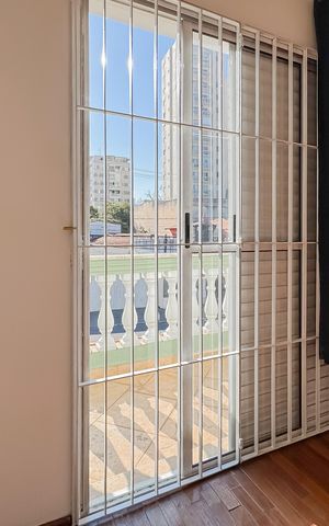 Casa à venda com 597m², 5 quartos e 8 vagas Casa à venda com 597m², 5 quartos e 8 vagasVaranda da Suíte 1