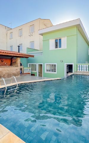 Casa à venda com 597m², 5 quartos e 8 vagas Casa à venda com 597m², 5 quartos e 8 vagasPiscina - Área de Lazer