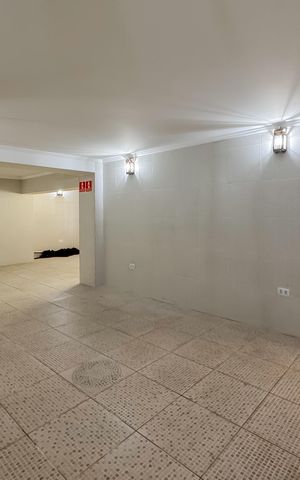 Casa à venda com 597m², 5 quartos e 8 vagas Casa à venda com 597m², 5 quartos e 8 vagasÁrea de Lazer