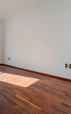 Casa à venda com 597m², 5 quartos e 8 vagas Casa à venda com 597m², 5 quartos e 8 vagasSuíte 1