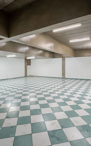 Casa à venda com 597m², 5 quartos e 8 vagas Casa à venda com 597m², 5 quartos e 8 vagasEspaço Salão de festas
