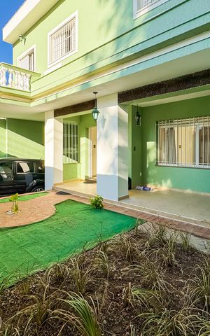 Casa à venda com 597m², 5 quartos e 8 vagas Casa à venda com 597m², 5 quartos e 8 vagasTerraço