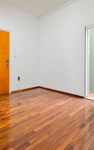 Casa à venda com 597m², 5 quartos e 8 vagas Casa à venda com 597m², 5 quartos e 8 vagasSuíte 3