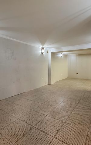 Casa à venda com 597m², 5 quartos e 8 vagas Casa à venda com 597m², 5 quartos e 8 vagasÁrea de Lazer