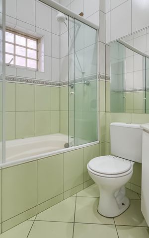 Casa à venda com 597m², 5 quartos e 8 vagas Casa à venda com 597m², 5 quartos e 8 vagasBanheiro da Suíte 3