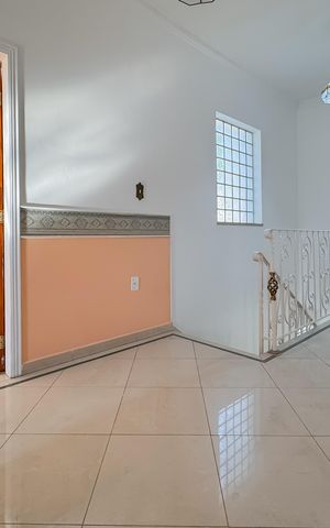 Casa à venda com 597m², 5 quartos e 8 vagas Casa à venda com 597m², 5 quartos e 8 vagasPiso Superior