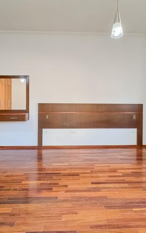 Casa à venda com 597m², 5 quartos e 8 vagas Casa à venda com 597m², 5 quartos e 8 vagasSuíte Master