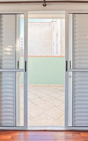 Casa à venda com 597m², 5 quartos e 8 vagas Casa à venda com 597m², 5 quartos e 8 vagasVaranda da Suíte Master