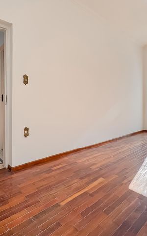 Casa à venda com 597m², 5 quartos e 8 vagas Casa à venda com 597m², 5 quartos e 8 vagasSuíte 1