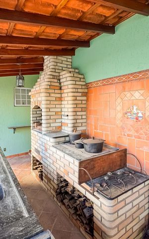 Casa à venda com 597m², 5 quartos e 8 vagas Casa à venda com 597m², 5 quartos e 8 vagasChurrasqueira - Área de Lazer